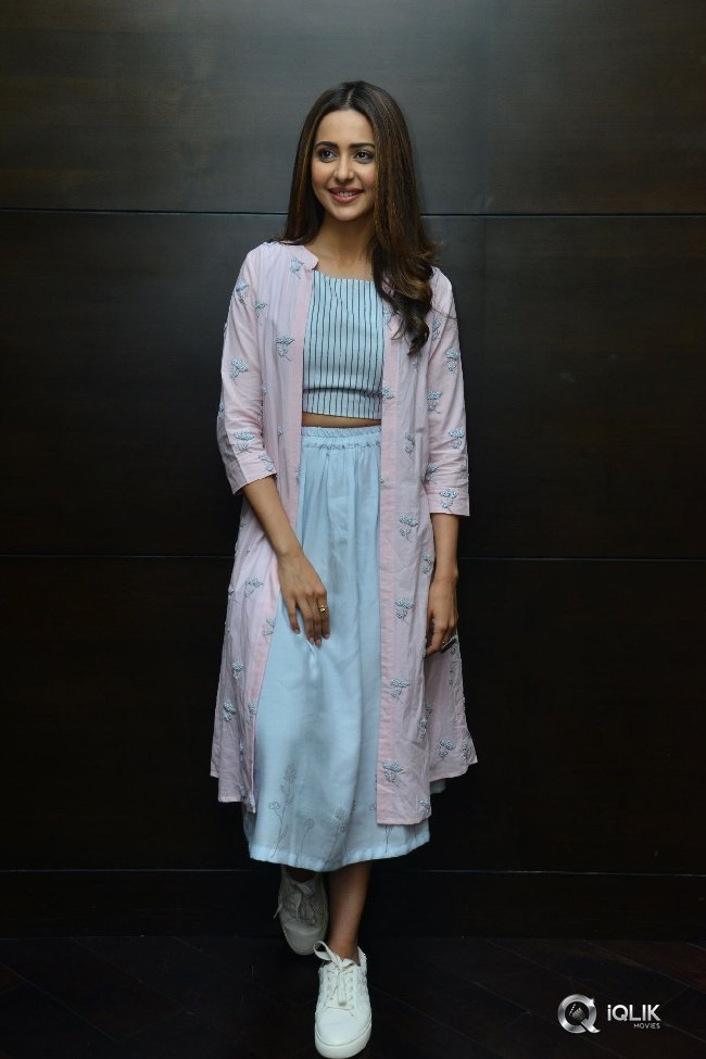 Rakul-Preet-Singh-New-Photos